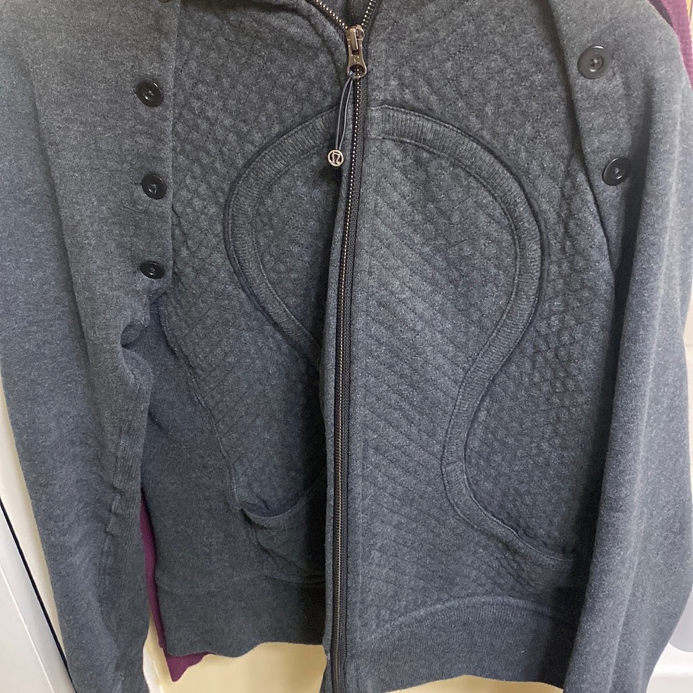 Special addition lululemon jacket. Very thick heavy EUC dark gray color size 12